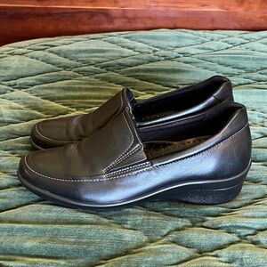 Ecco Black Leather Slip On-Dress Shoe